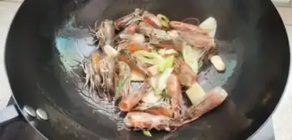 Make Shrimp head soup step 2