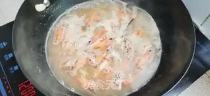 Make Shrimp head soup step 3