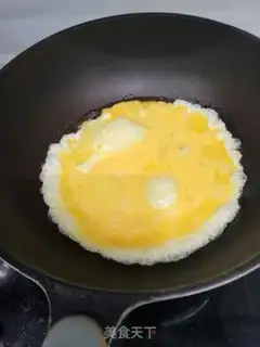 Make Shrimp sauce fried eggs step 0
