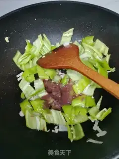 Make Shrimp sauce fried eggs step 2