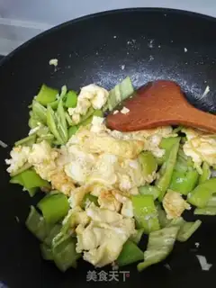 Make Shrimp sauce fried eggs step 3