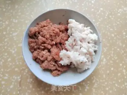 Make Four season bean beef pies step 0
