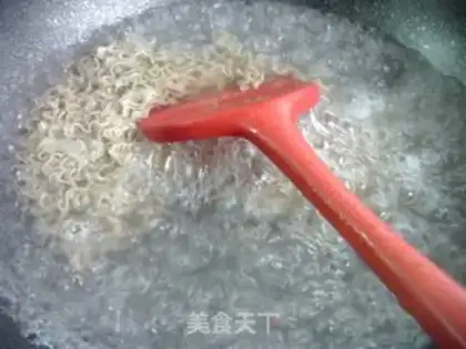 Make Eggs and cuisine step 2