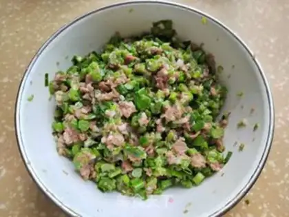 Make Four season bean beef pies step 5
