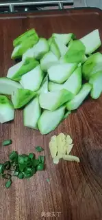 Make Eelsball melon soup step 0