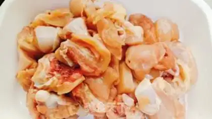 Make Yellow chicken step 1