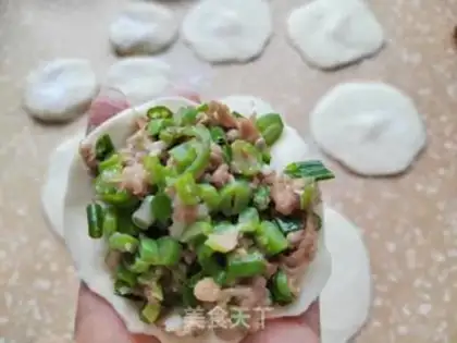 Make Four season bean beef pies step 8