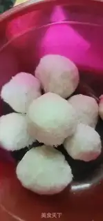 Make Eelsball melon soup step 1