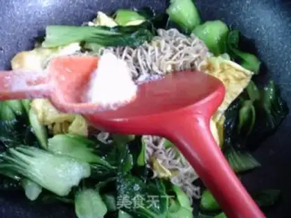 Make Eggs and cuisine step 8