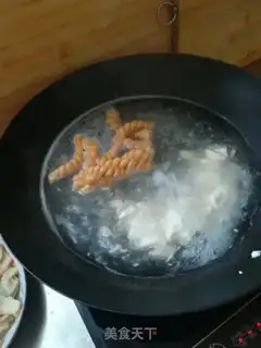 Make Scrambled eggs step 1