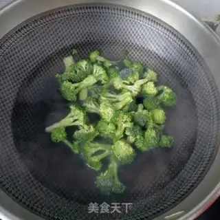 Make Pigeon chest with broccoli step 1