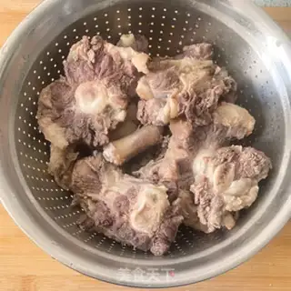 Make Red roast steak tail step 1