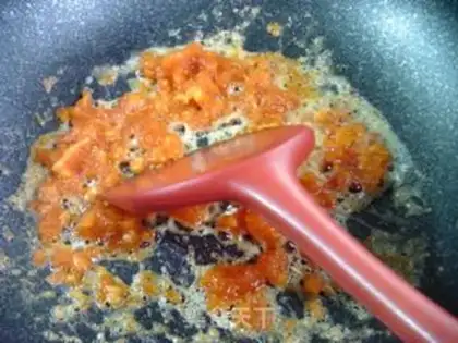 Make Pyre salt, egg and yellow hand tore the chest step 6