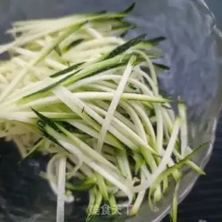 Make Carrots with purple kale step 1