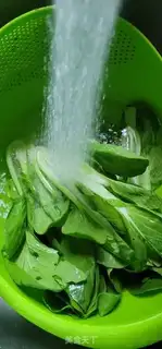 Make Garlic on the sea green step 0