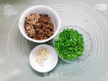 Make White corn paste dry sauce buns step 1
