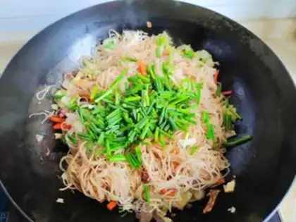 Make Onion noodles step 1