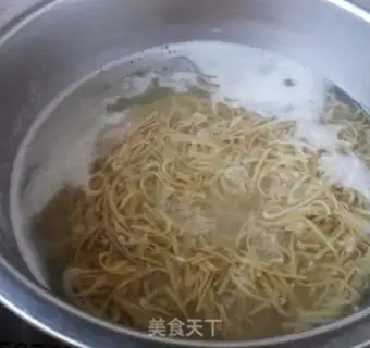 Make The greasy noodles step 5