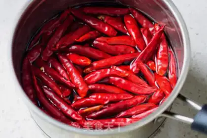 Make Spicy lobster step 1