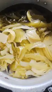 Make Suffering pickle pork soup step 3