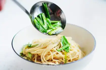 Make Onion noodles step 8