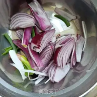 Make Onion broccoli step 0
