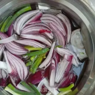 Make Onion broccoli step 1