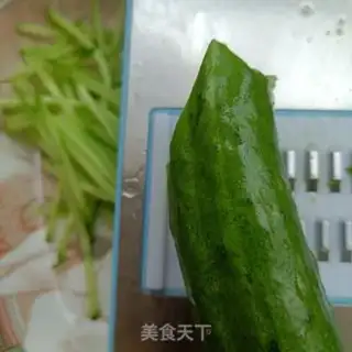 Make The cucumber pelt with chicken chest step 0