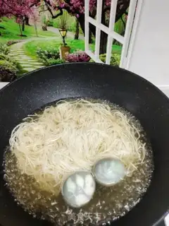 Make Breakfast egg noodles step 1