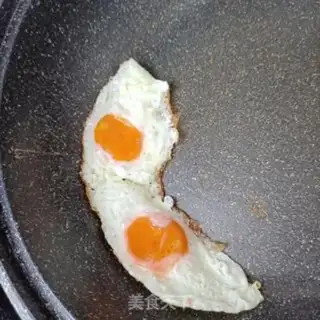 Make Pingos with fried eggs step 7