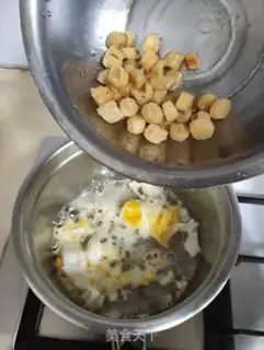 Make Squid egg loaf soup step 3