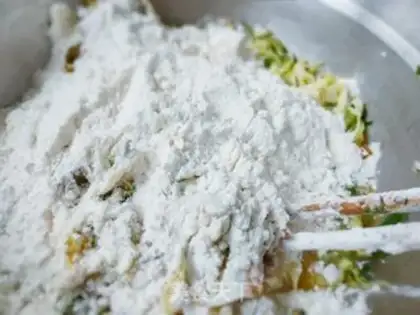 Make Vegetable eggcake step 2