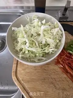 Make The chili cabbage step 1