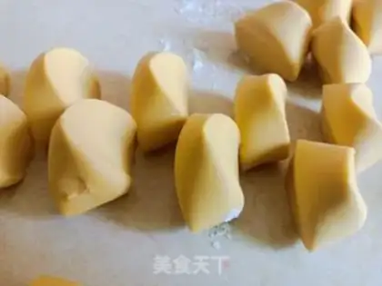 Make Little yellow bean bag step 4