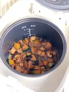Make Pumpkin chicken-leg rice step 3