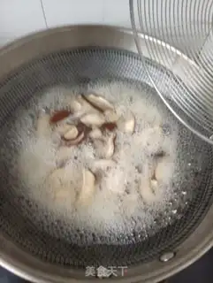 Make Cream mushroom fried eggs step 4