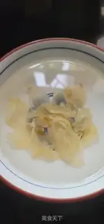 Make The king of the sea coconut egg glue chicken soup step 5