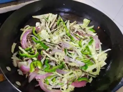 Make Soybeans, fried rice noodles step 6