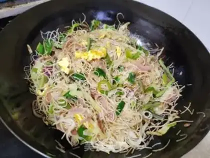 Make Soybeans, fried rice noodles step 8
