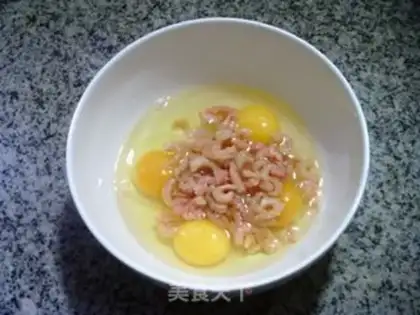 Make Rice eggs with green pepper step 1