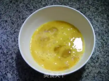 Make Rice eggs with green pepper step 2