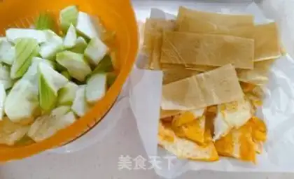 Make Smelt tofu egg soup step 2