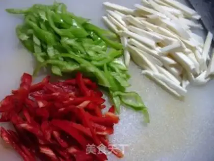 Make Two peppers of white meat, and a good noodle step 2