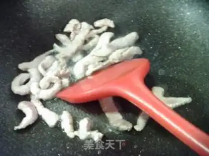 Make Two peppers of white meat, and a good noodle step 4