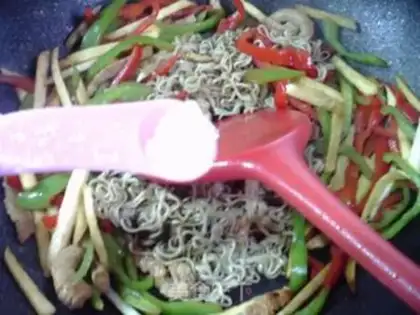 Make Two peppers of white meat, and a good noodle step 10