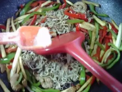 Make Two peppers of white meat, and a good noodle step 11