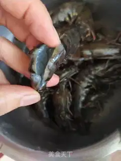 Make Garlic black tiger shrimp step 1