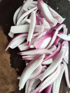 Make Onions, gills, gills, fried meat step 0