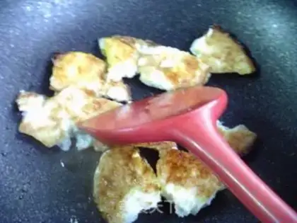 Make Shrimp fried eggs and melon soup step 7