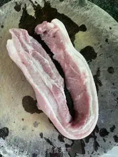 Make Tiger-skinned eggs, red meat step 1